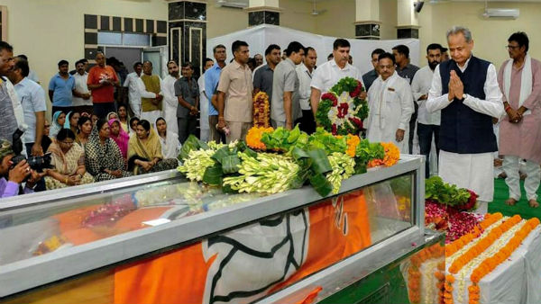 Mortal remains of BJPs Rajasthan chief Madan Lal Saini consigned to flames Mortal remains of BJPs Rajasthan chief Madan Lal Saini consigned to flames