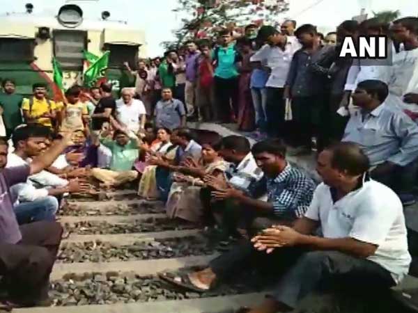 WB Political Violence: BJP observes Black Day across the state WB Political Violence: BJP observes Black Day across the state