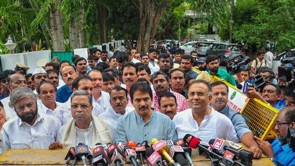 Karnataka: Congress initiates backchannel negotiations to persuade disgruntled MLAs Karnataka: Congress initiates backchannel negotiations to persuade disgruntled MLAs