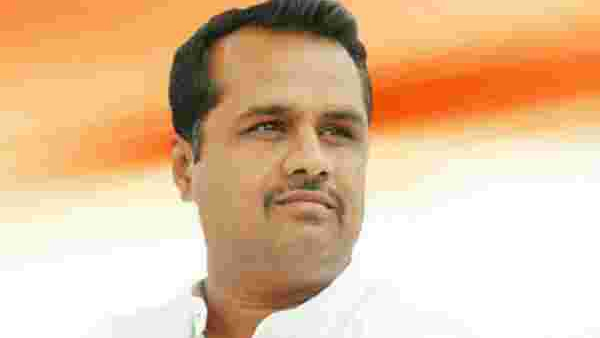Karnataka crisis: Congress issues whip to MLAs, including rebels Karnataka crisis: Congress issues whip to MLAs, including rebels