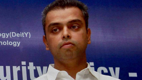 Milind Deora resigns as Mumbai Congress president Milind Deora resigns as Mumbai Congress president