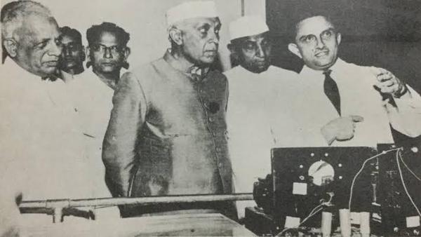 Congress jumps to take credit for Chandrayaan-2, BJP lauds scientists Congress jumps to take credit for Chandrayaan-2, BJP lauds scientists