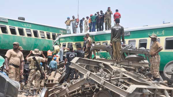 Train accident in Pakistan: 14 killed, 79 injured Train accident in Pakistan: 14 killed, 79 injured