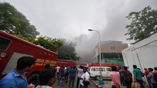 Over 30 fire tendes rushed