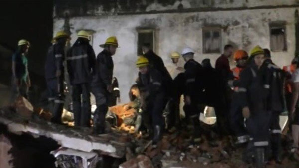 Gujarat rains: 4 dead & 5 injured after a building collapses Gujarat rains: 4 dead & 5 injured after a building collapses