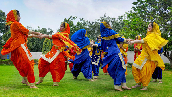Hariyali Teej 2019 Tithi, Puja Vidhi, Date, Time and Significance of this Sawan Festival Hariyali Teej 2019 Tithi, Puja Vidhi, Date, Time and Significance of this Sawan Festival