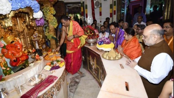 Union Home Minister Amit Shah offered prayers at Shree Siddhivinayak Ganapati Temple Union Home Minister Amit Shah offered prayers at Shree Siddhivinayak Ganapati Temple