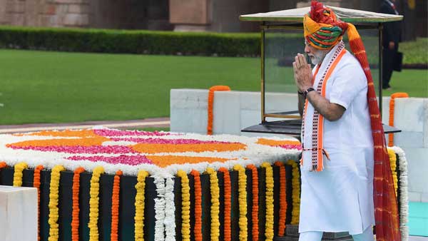 PM Modi paying tribute to Gandhiji at Rajghat