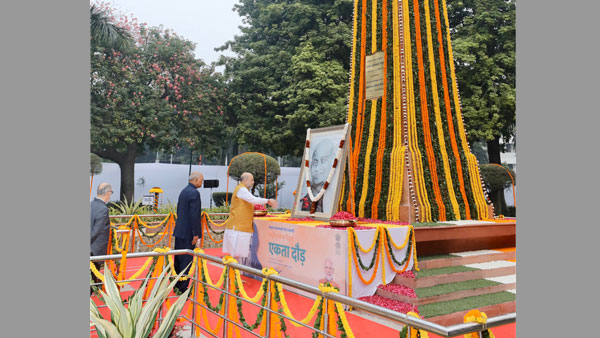 Politicos pay tribute to Sardar Vallabhbhai Patel Politicos pay tribute to Sardar Vallabhbhai Patel