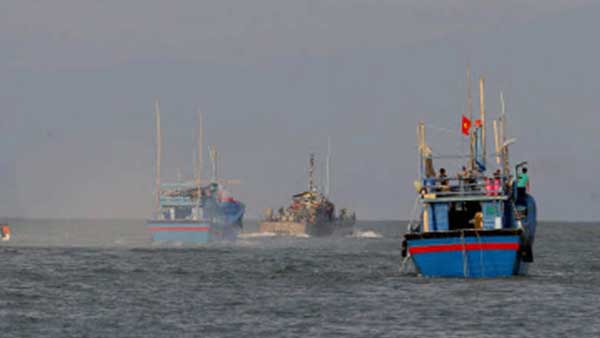 5 Pakistani fishing board seized in Gujarat 5 Pakistani fishing board seized in Gujarat