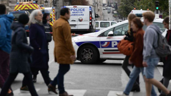 Paris: Knife attack at police headquarters kills 4, assailant killed Paris: Knife attack at police headquarters kills 4, assailant killed