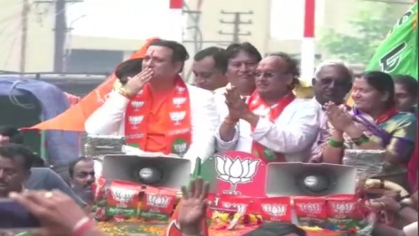 Actor Govinda campaigns for BJPs Chainsukh Madanlal Sancheti Actor Govinda campaigns for BJPs Chainsukh Madanlal Sancheti