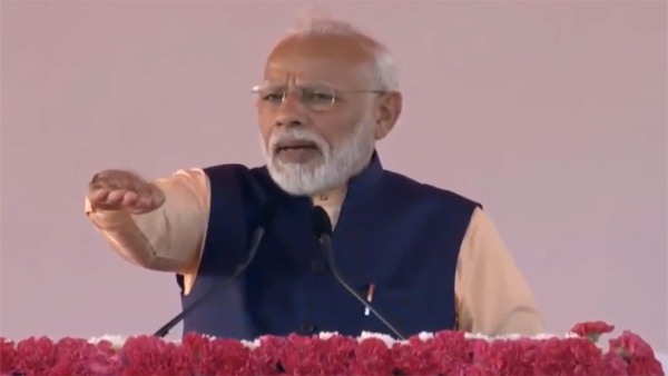 Modi administers 'Pledge of Unity' in Kevadia, Gujarat Modi administers 'Pledge of Unity' in Kevadia, Gujarat