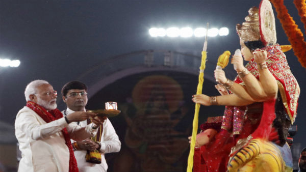 Watch: Modi performs aarti of Goddess Amba, visits garba venue Watch: Modi performs aarti of Goddess Amba, visits garba venue