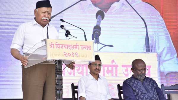 RSS chief Mohan Bhagwat performs shastra puja at Dussehra event RSS chief Mohan Bhagwat performs shastra puja at Dussehra event