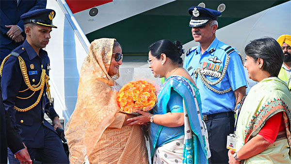 Bangladesh Prime Minister Sheikh Hasina arrives in India Bangladesh Prime Minister Sheikh Hasina arrives in India