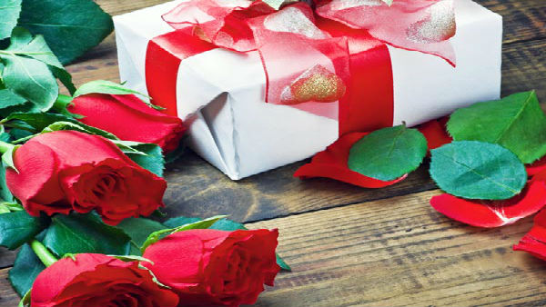 Wanted to give expensive gifts to girlfriends, Delhi men rob delivery boy Wanted to give expensive gifts to girlfriends, Delhi men rob delivery boy