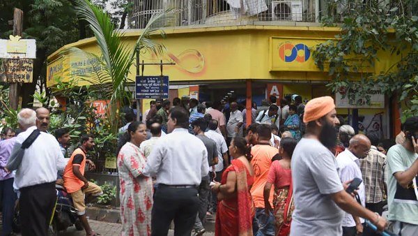 Mumbai police file FIR against HDIL, PMC Bank Officials; SIT formed to probe case Mumbai police file FIR against HDIL, PMC Bank Officials; SIT formed to probe case