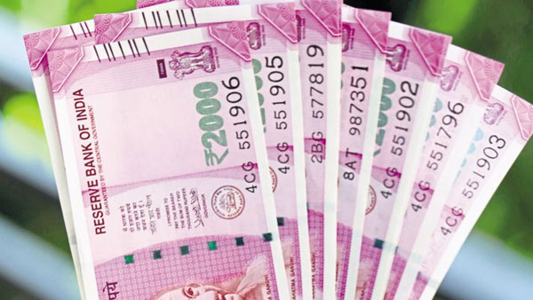 On DeMo anniversary, FinMin ex-official says Rs 2,000 notes being hoarded On DeMo anniversary, FinMin ex-official says Rs 2,000 notes being hoarded