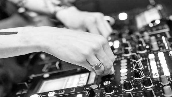 SC comes to rescue of DJ operators in UP, stays effect of blanket ban order of HC SC comes to rescue of DJ operators in UP, stays effect of blanket ban order of HC