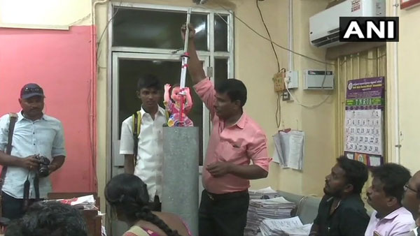 Madurai man invents machine to rescue kids falling in borewell Madurai man invents machine to rescue kids falling in borewell