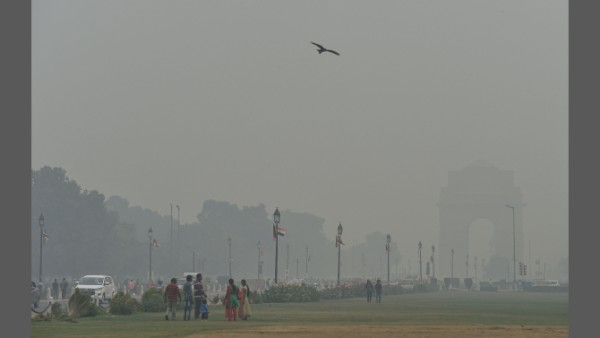 India Gate shrouded in smog India Gate shrouded in smog