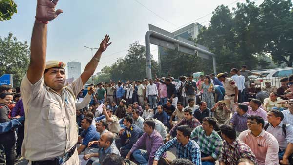 IPS officers condemn assault by lawyers on Twitter: IPS officers condemn assault by lawyers on Twitter: