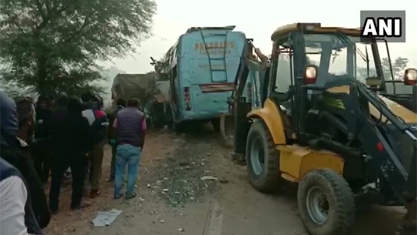 Nine killed, 10 injured as bus hits truck in MPs Rewa district Nine killed, 10 injured as bus hits truck in MPs Rewa district