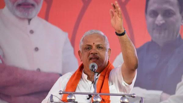 Cong MLA Khader directly responsible for loss of 2 lives: BJP leader B L Santhosh Cong MLA Khader directly responsible for loss of 2 lives: BJP leader B L Santhosh