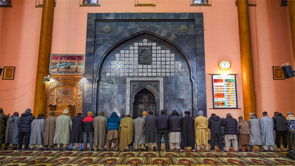 Members of Muslim community offer Zuhr prayers at the historic Jamia Masjid Members of Muslim community offer Zuhr prayers at the historic Jamia Masjid