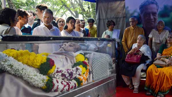 Veteran actor Dr Shreeram Lagoo cremated with full state honours Veteran actor Dr Shreeram Lagoo cremated with full state honours