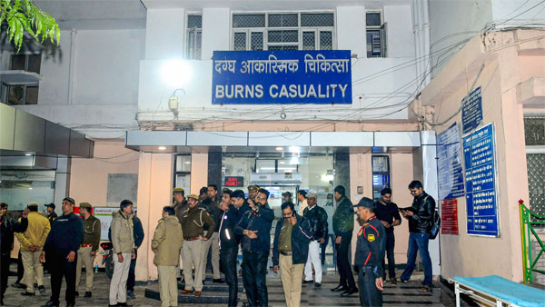 Security personnel stand guard as the Unnao rape survivor, who was set afire earlier today, arrives at Safdarjung Hospital after the state government arranged an air ambulance from Lucknow, in Delhi Security personnel stand guard as the Unnao rape survivor, who was set afire earlier today, arrives at Safdarjung Hospital after the state government arranged an air ambulance from Lucknow, in Delhi