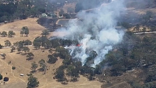 Rain offers hope in month-long Australian bushfire battle Rain offers hope in month-long Australian bushfire battle