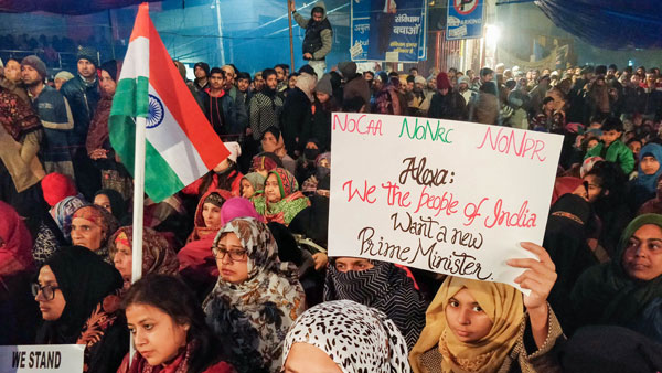 Modi zindabad Vs CAA down down: Anti-CAA protesters bring in New Year with national anthem Modi zindabad Vs CAA down down: Anti-CAA protesters bring in New Year with national anthem