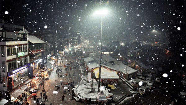 Srinagar receives first snowfall Srinagar receives first snowfall