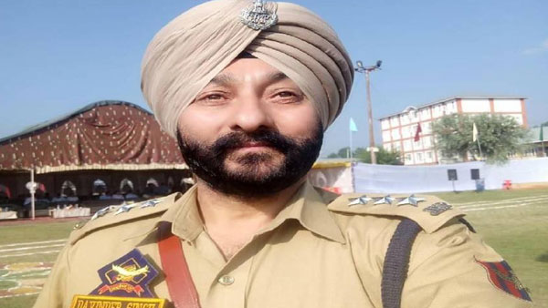 In lieu of money or facilitating a surrender: The case so far against decorated J&K cop In lieu of money or facilitating a surrender: The case so far against decorated J&K cop