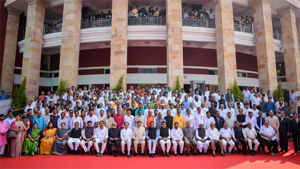 Maharashtra: 41 of the 42 ministers are crorepatis, 27 have criminal cases pending Maharashtra: 41 of the 42 ministers are crorepatis, 27 have criminal cases pending