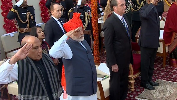 71st Republic Day 2020: PM Modi continues safa tradition, sports saffron bandhej turban 71st Republic Day 2020: PM Modi continues safa tradition, sports saffron bandhej turban