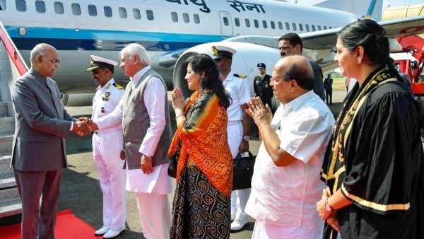 President Ram Nath Kovind with his wife and daughter in Kochi President Ram Nath Kovind with his wife and daughter in Kochi