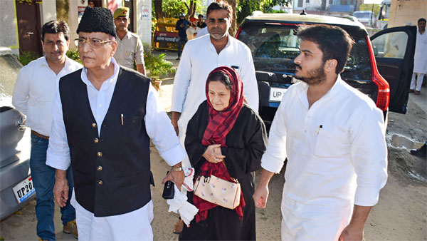Samajwadi Party MP Azam Khan along with his wife Tanzeen Fatima and son Abdullah Azam Samajwadi Party MP Azam Khan along with his wife Tanzeen Fatima and son Abdullah Azam