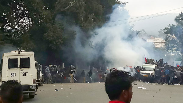 1 killed in clash, mobile internet services suspended in 6 Meghalaya districts 1 killed in clash, mobile internet services suspended in 6 Meghalaya districts