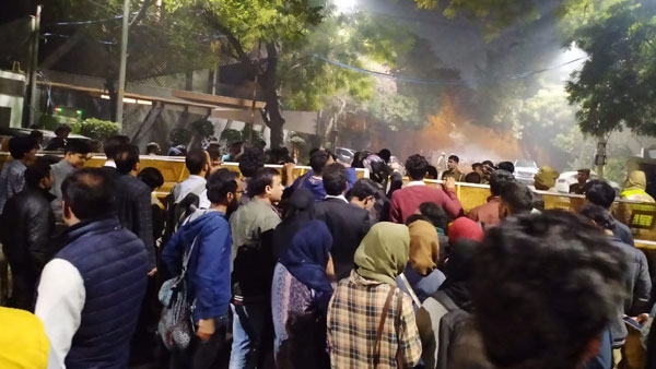 Delhi violence: 13-year-old girl who went to write exam missing since Monday Delhi violence: 13-year-old girl who went to write exam missing since Monday