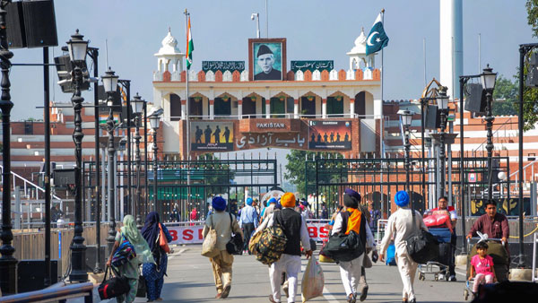 200 Pakistani Hindus cross over to India, many don’t want to return 200 Pakistani Hindus cross over to India, many don’t want to return