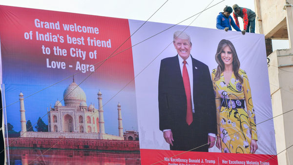 Agra residents eager to catch a glimpse of Donald Trumps 2018 Beast Agra residents eager to catch a glimpse of Donald Trumps 2018 Beast