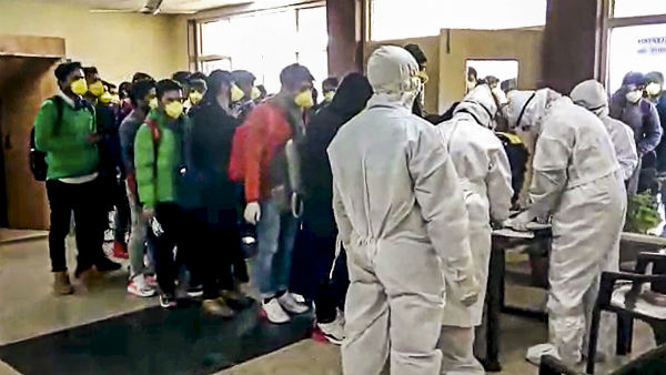 Over 2,000 migrant workers return to Odisha, placed under home quarantine Over 2,000 migrant workers return to Odisha, placed under home quarantine