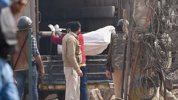 Delhi riots: Police fish out 11 bodies from drains Delhi riots: Police fish out 11 bodies from drains