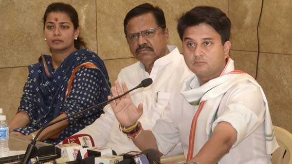 Senior Cong leader Scindia accuses BJP of orchestrating move to poach MLAs in MP Senior Cong leader Scindia accuses BJP of orchestrating move to poach MLAs in MP