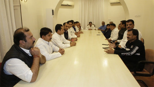 17 rebels from MP carted to a star hotel at Marathhalli, Bengaluru 17 rebels from MP carted to a star hotel at Marathhalli, Bengaluru