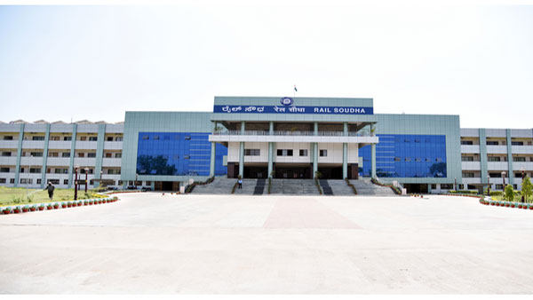 Bengaluru: Railway official who hid her coronavirus positive son in guest house suspended Bengaluru: Railway official who hid her coronavirus positive son in guest house suspended