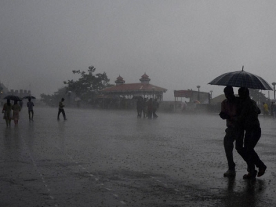 Heavy rains lash Kolkata, parts of south Bengal Heavy rains lash Kolkata, parts of south Bengal